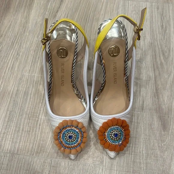 River Island - Picture 1 of 8